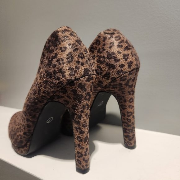 Leopard Print Heels - Picture 2 of 4